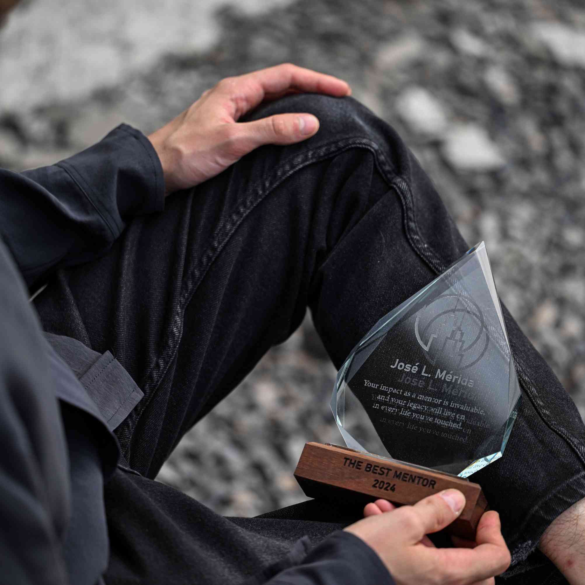 Glass award with glass base v2