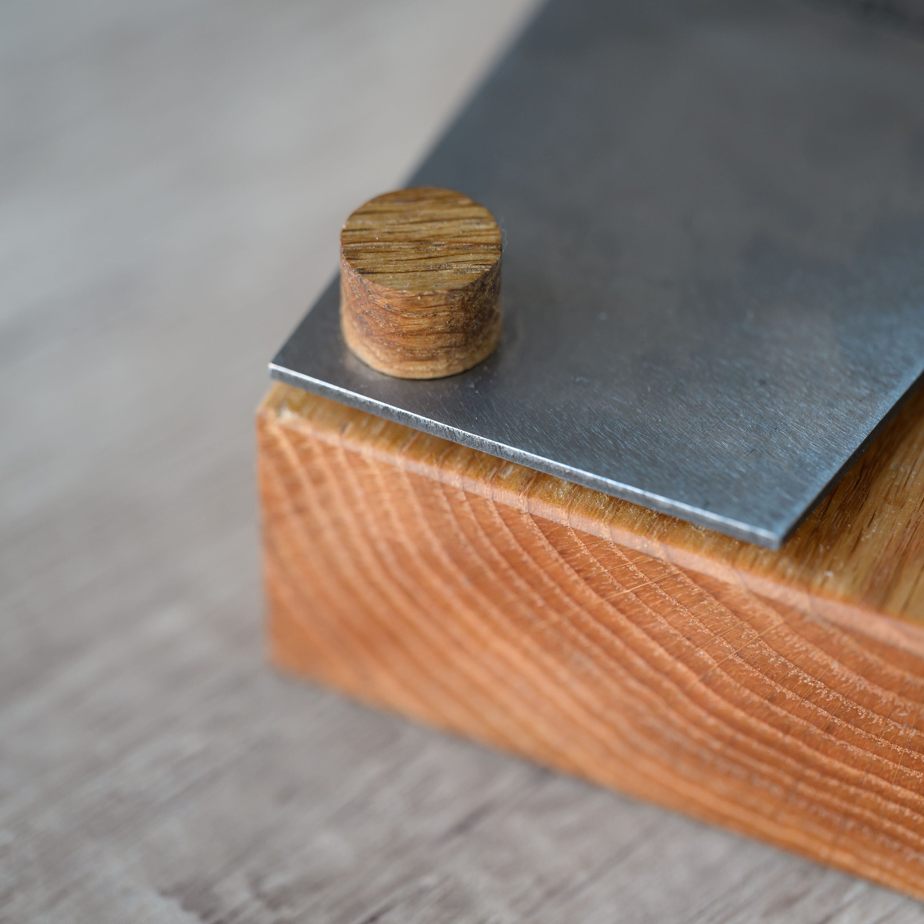 Wooden award with metal v1