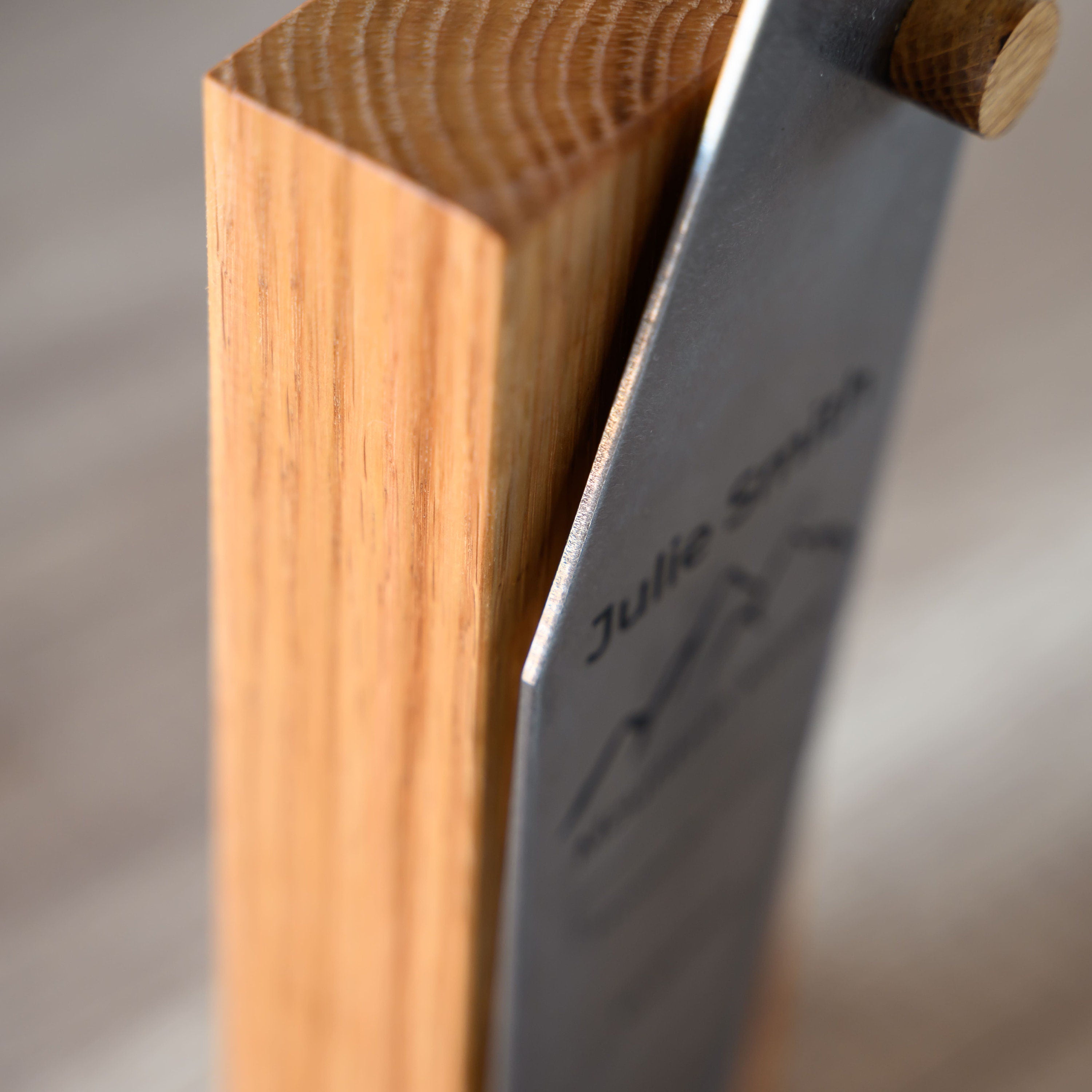 Wooden award with metal v1