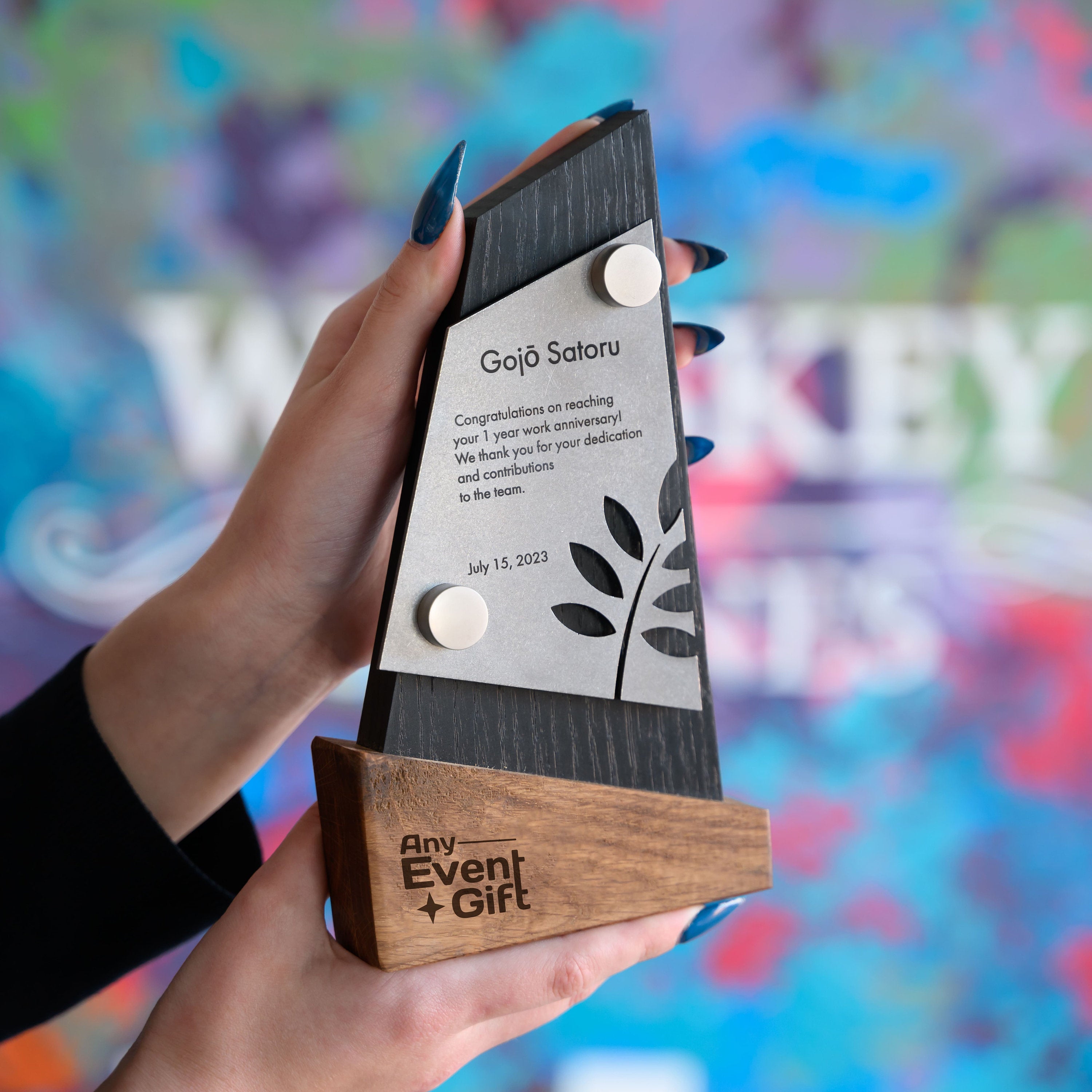 Wooden award with metal v2