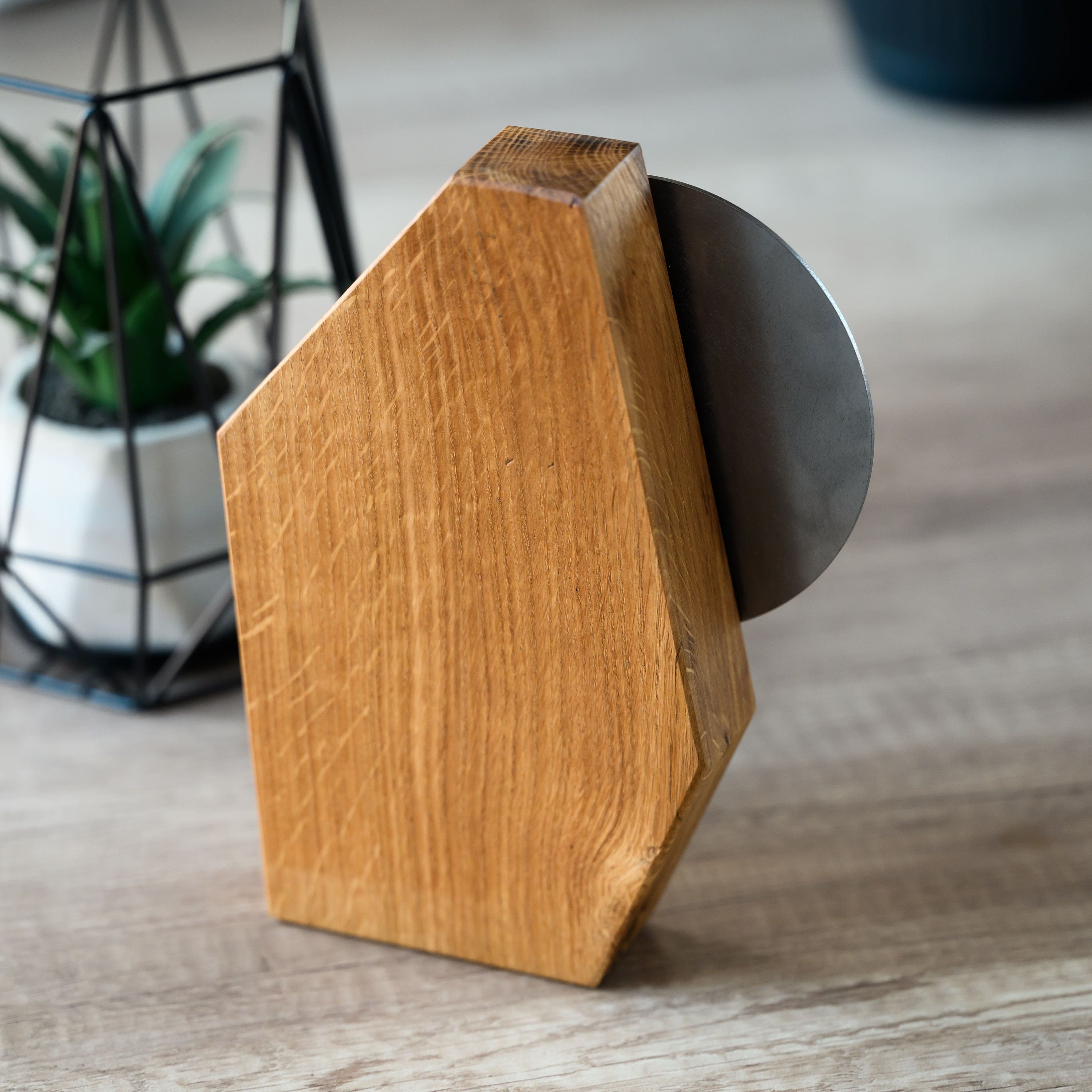 Wooden award with metal v3