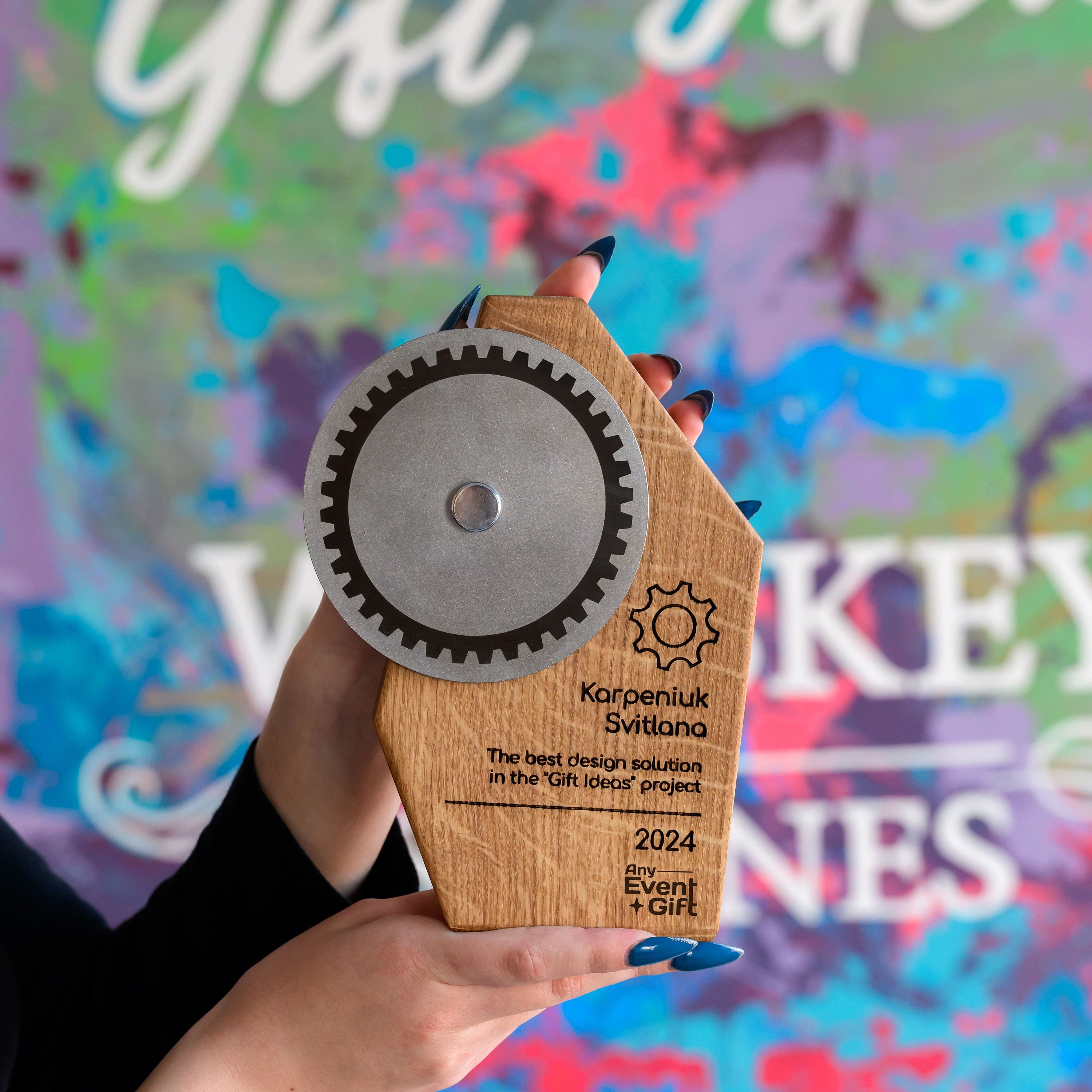Wooden award with metal v3