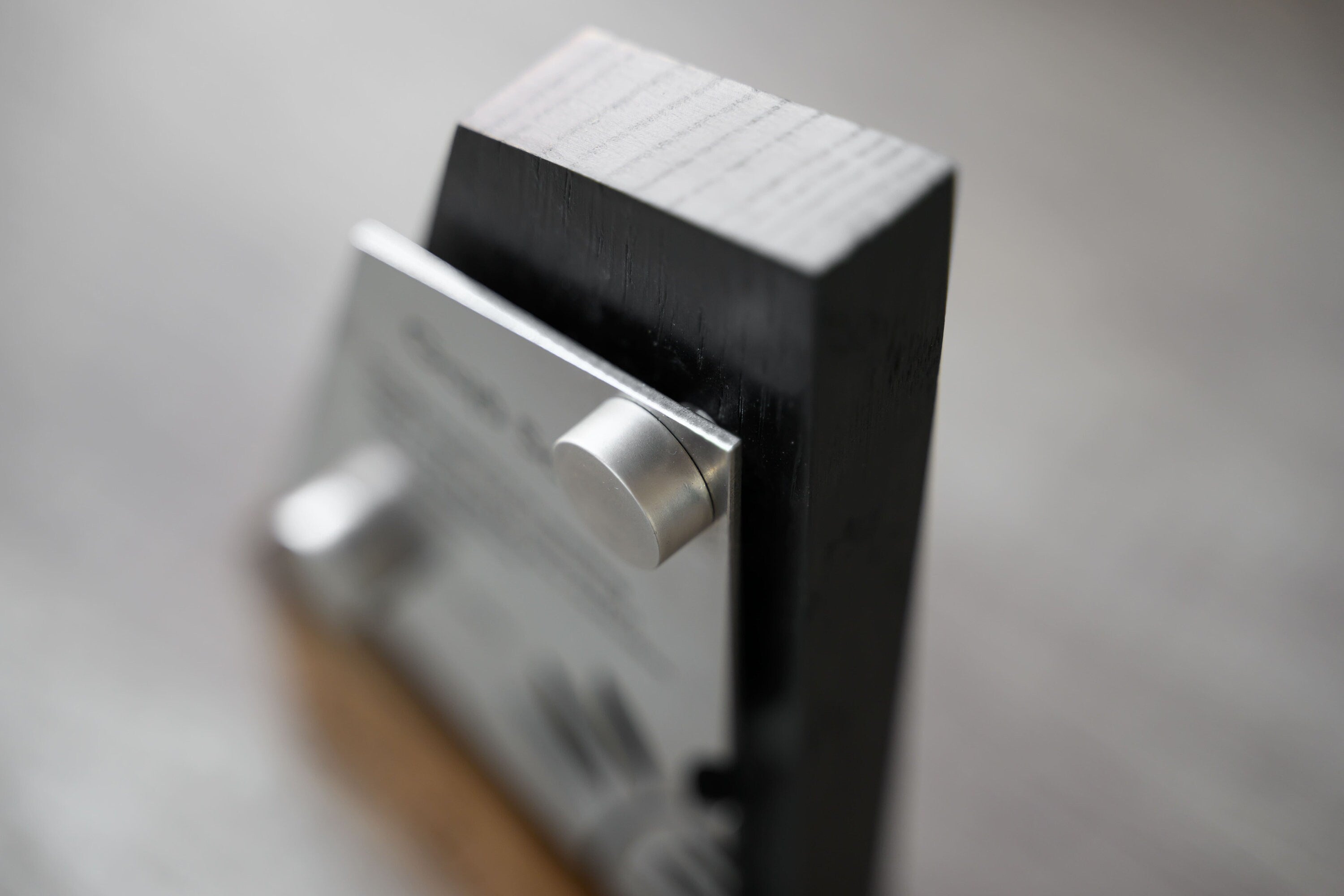 Wooden award with metal v2