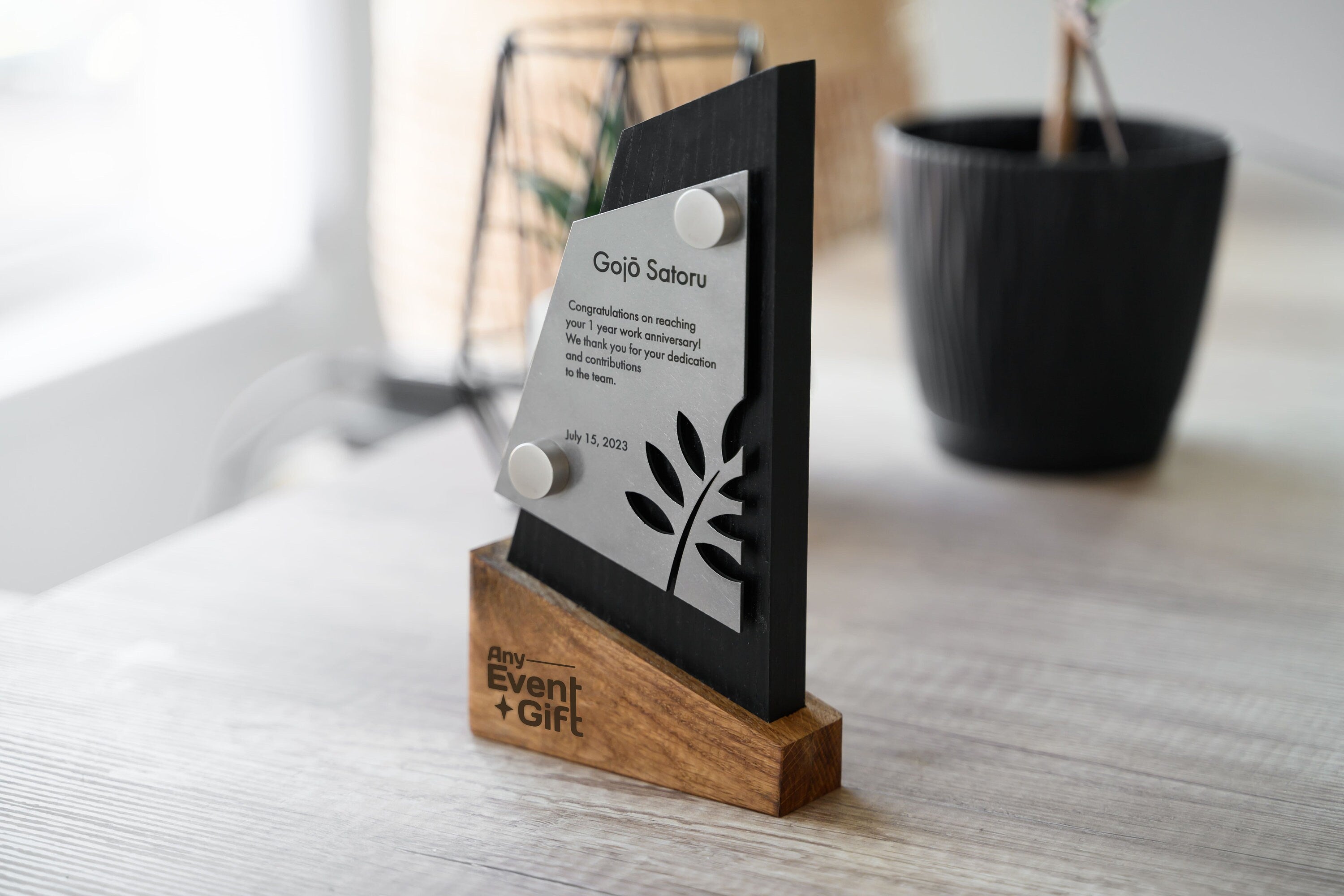 Wooden award with metal v2