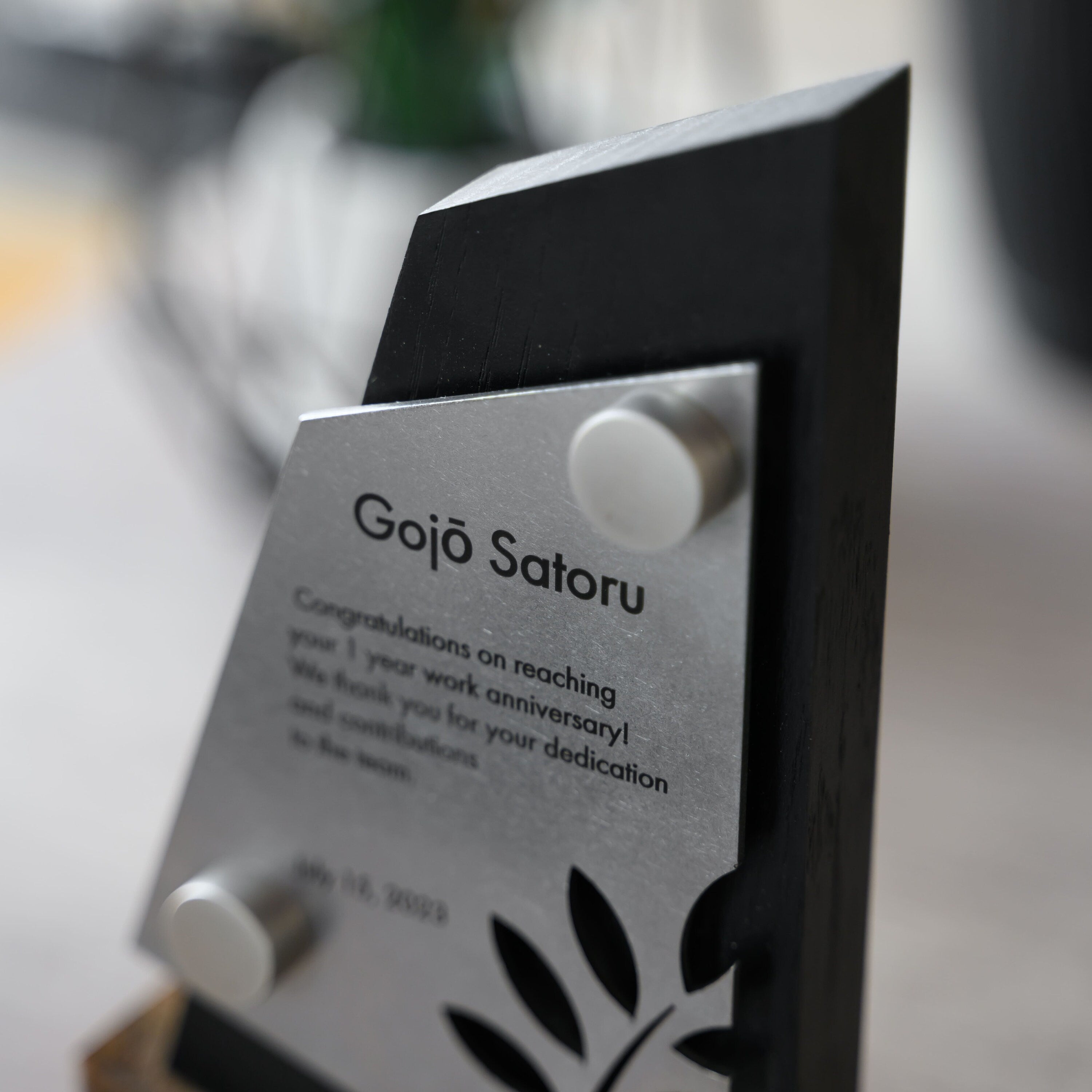 Wooden award with metal v2