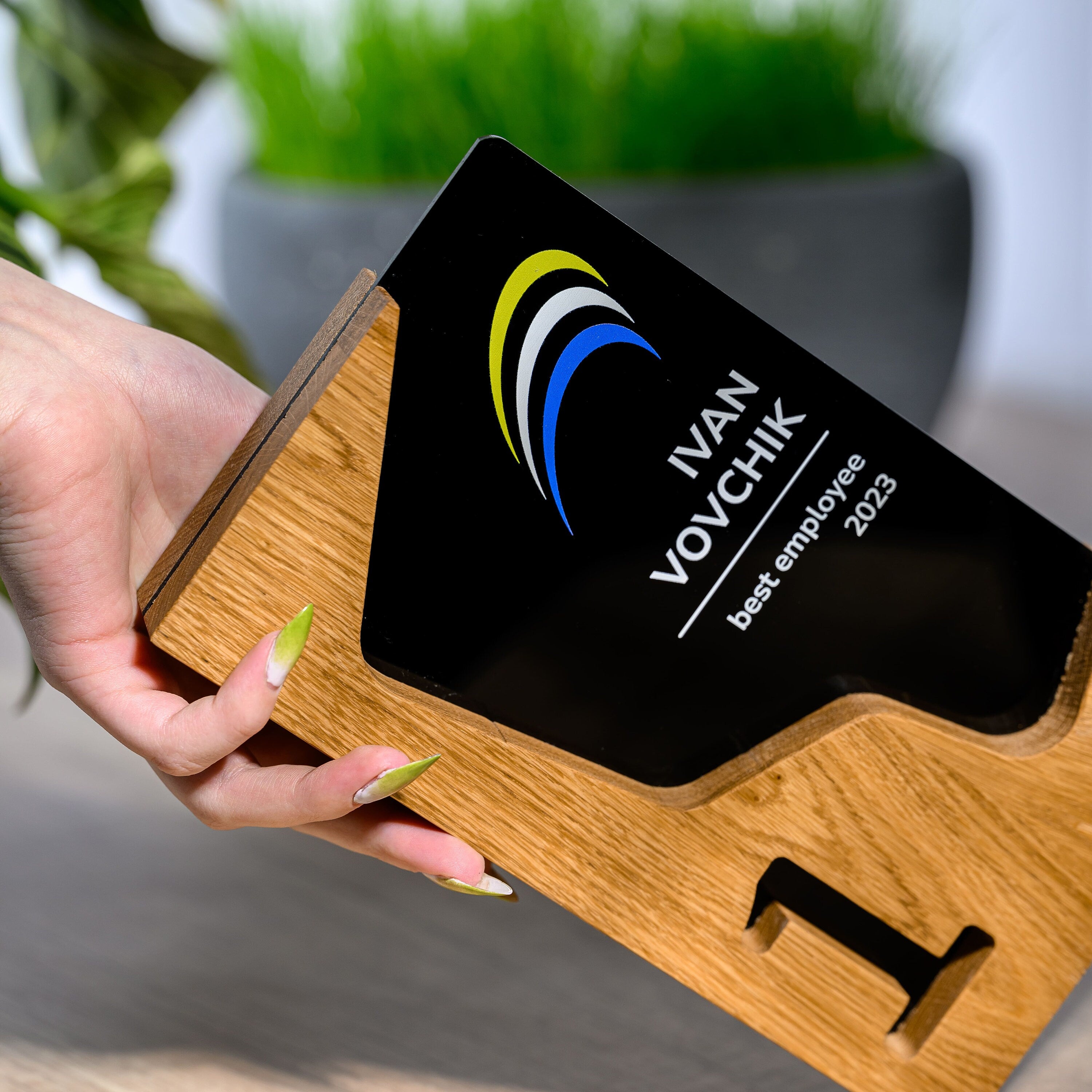 Wooden award with acrylic v23