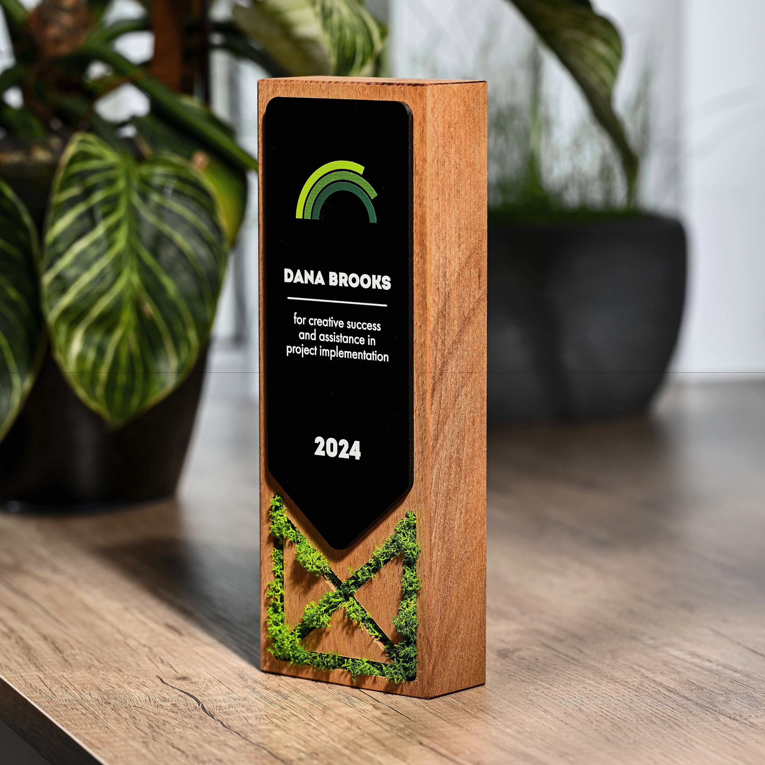Wooden award with acrylic "Moss" v2