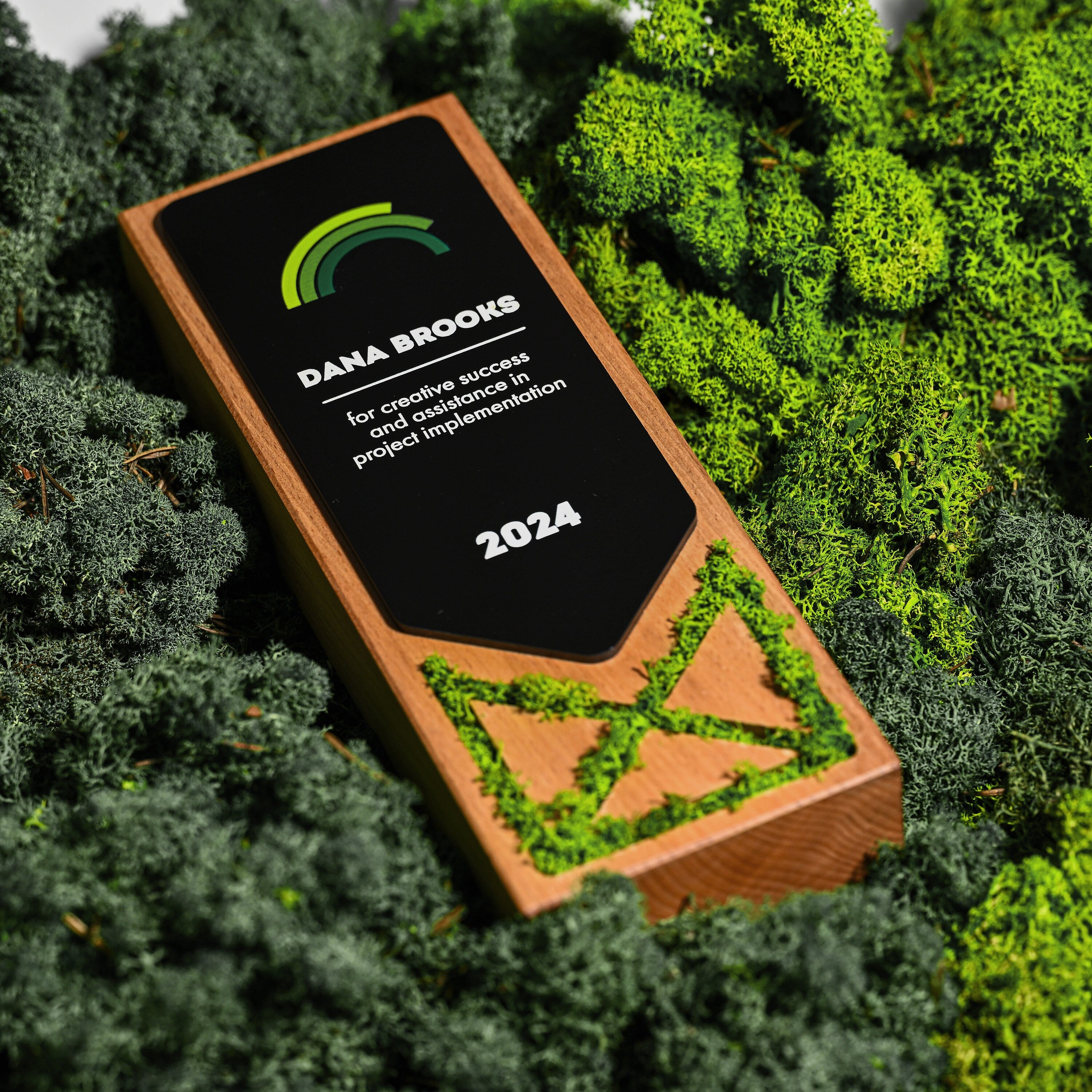 Wooden award with acrylic "Moss" v2