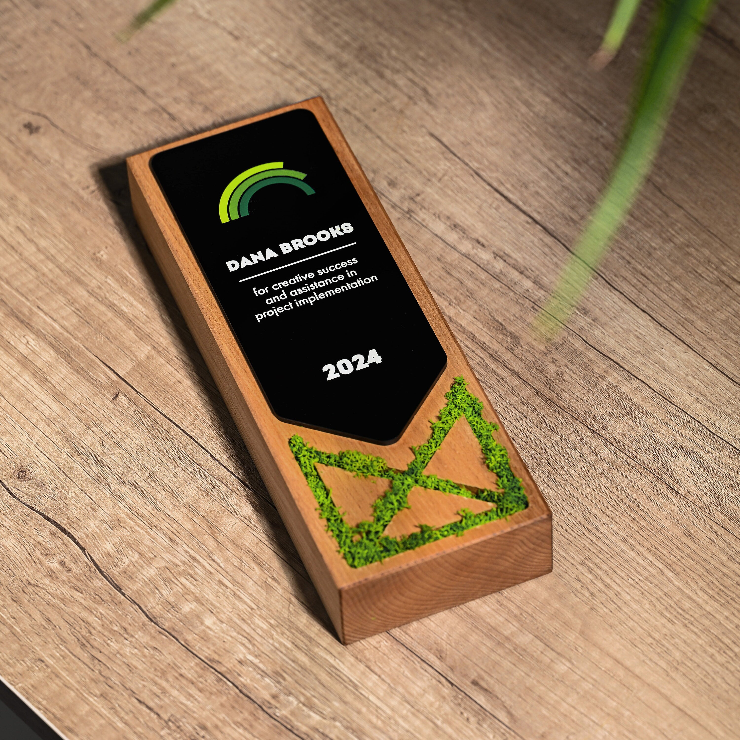 Wooden award with acrylic "Moss" v2