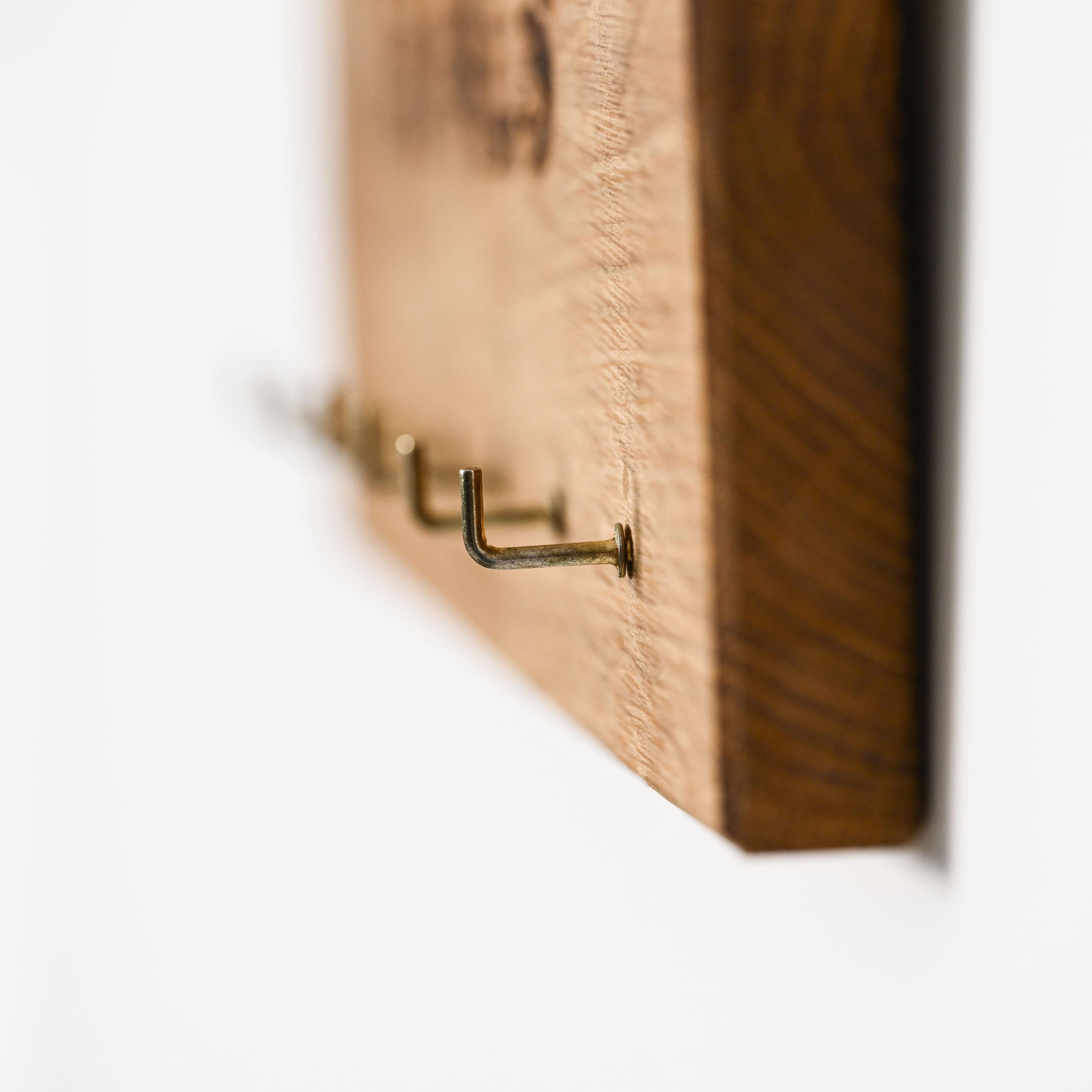Wooden medal hanger v2