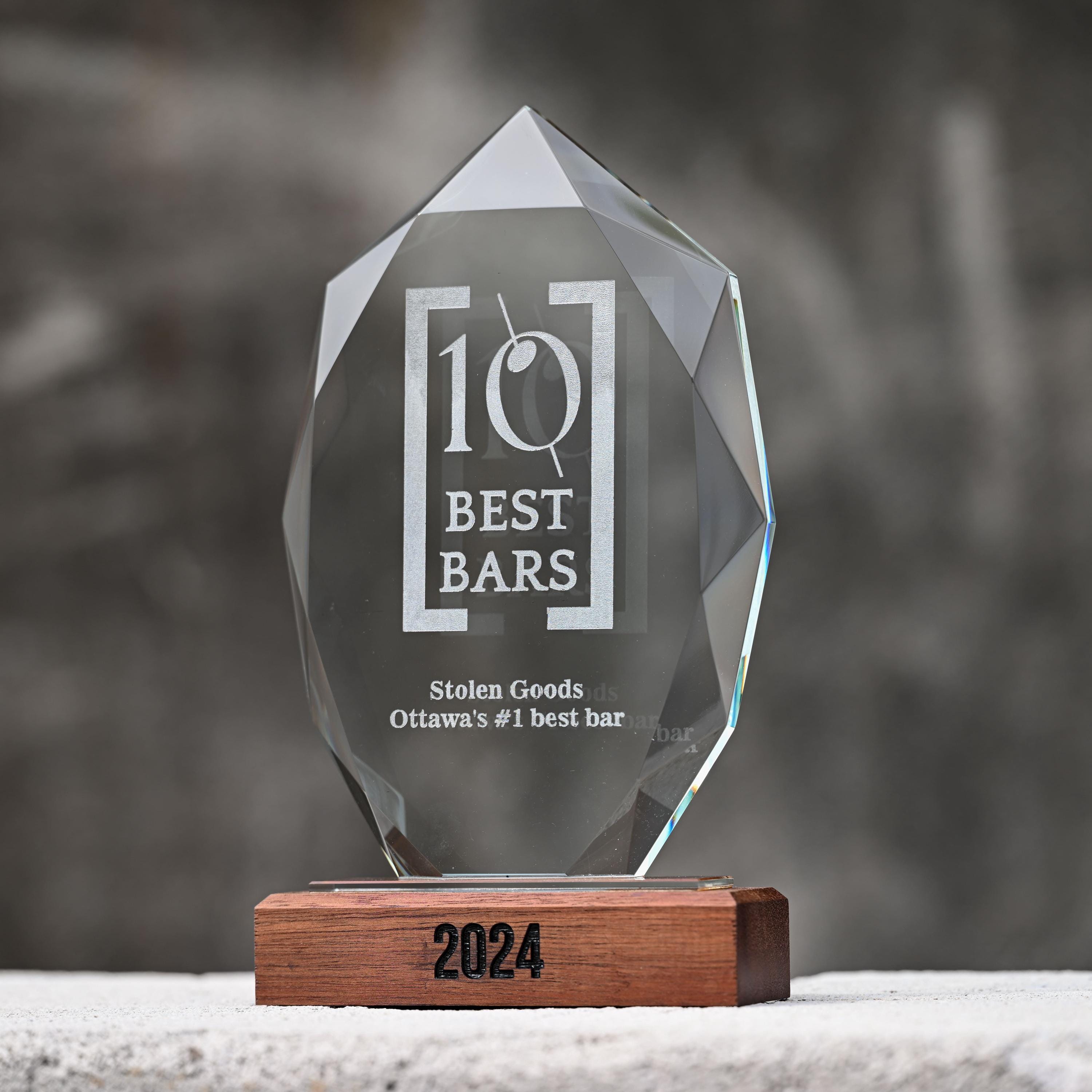 Glass award with glass base v1