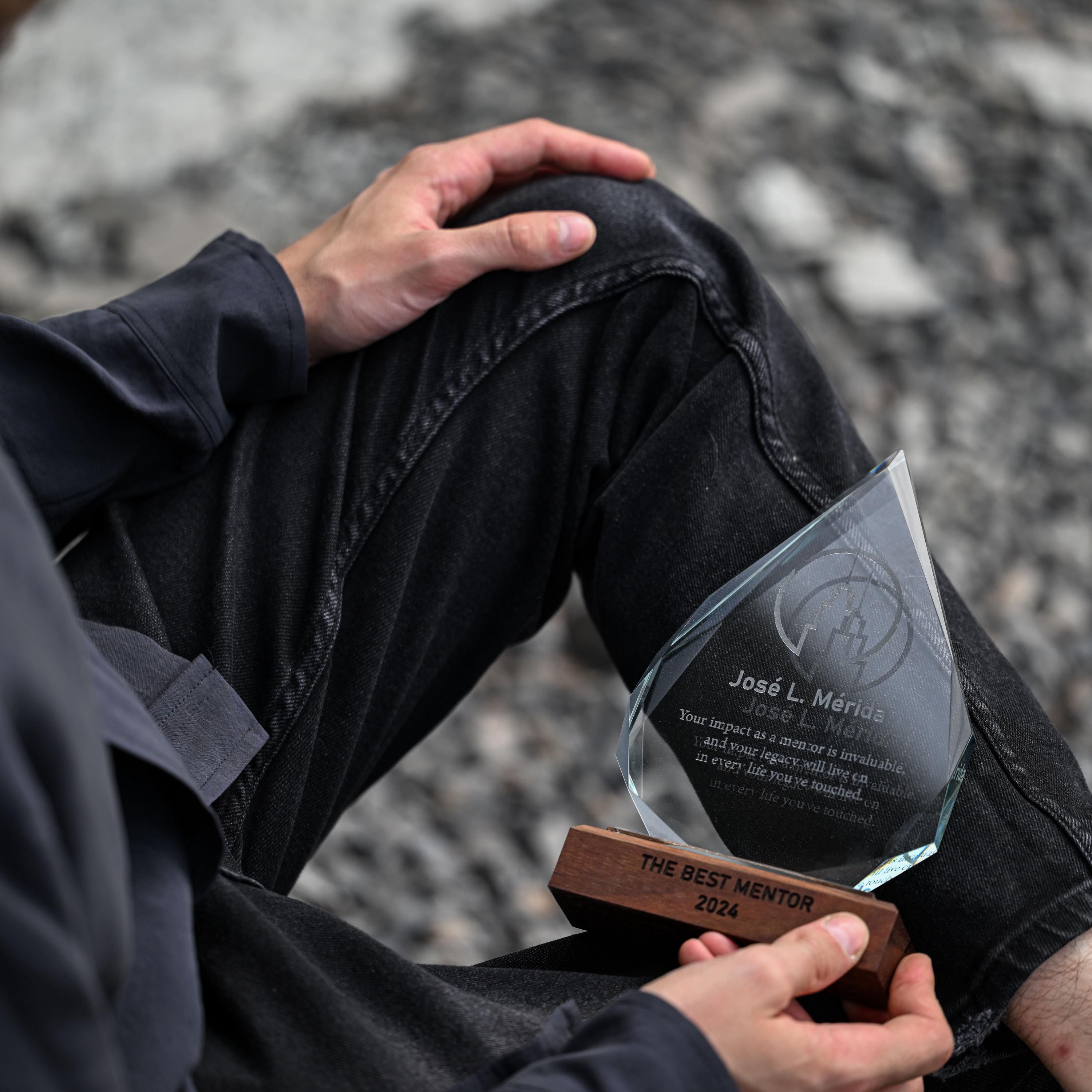 Glass award with wooden base v2