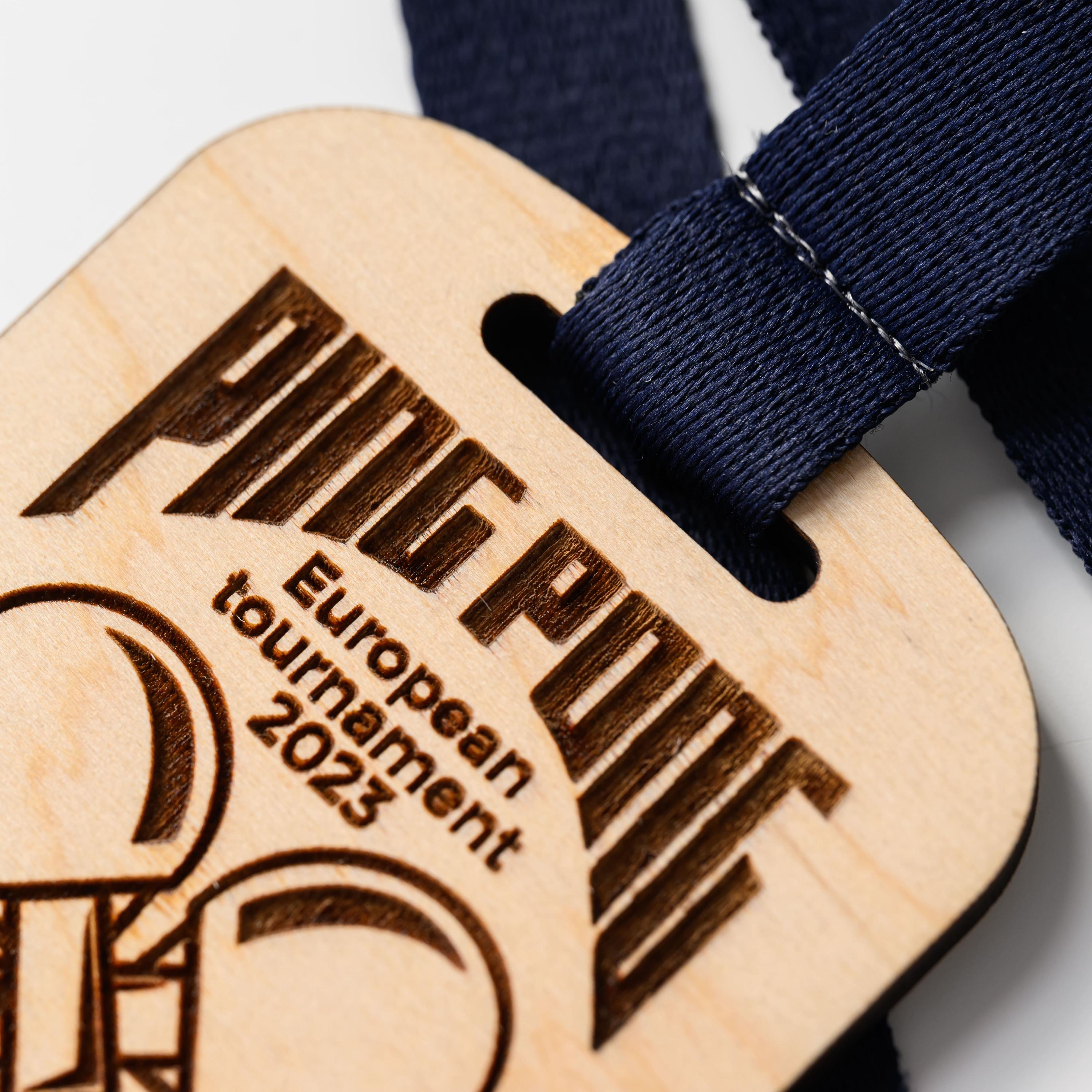 Plywood medal