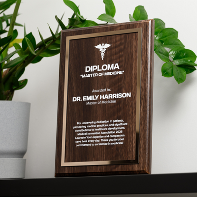 The luxurious appearance of custom-engraved plaques is the best choice for any ceremony.